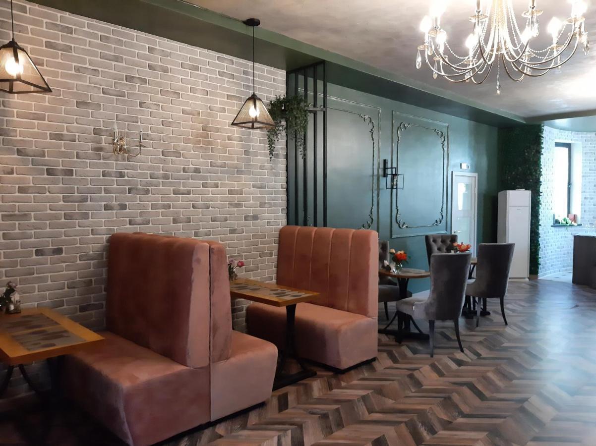 Sb River Hotels Atyraū Екстериор снимка