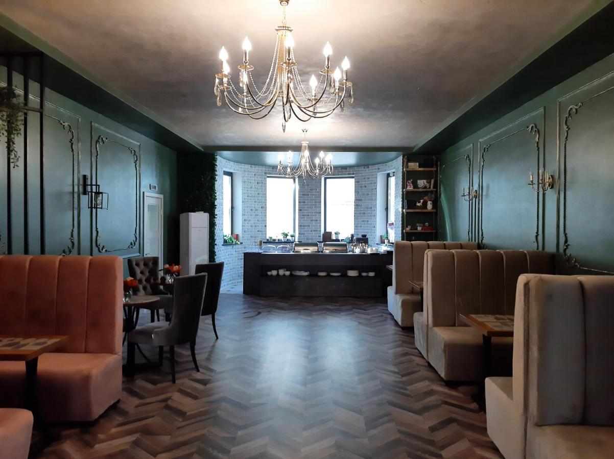 Sb River Hotels Atyraū Екстериор снимка