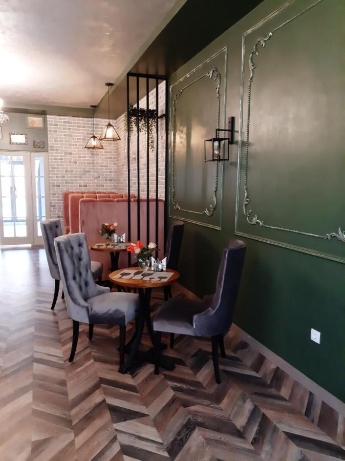 Sb River Hotels Atyraū Екстериор снимка
