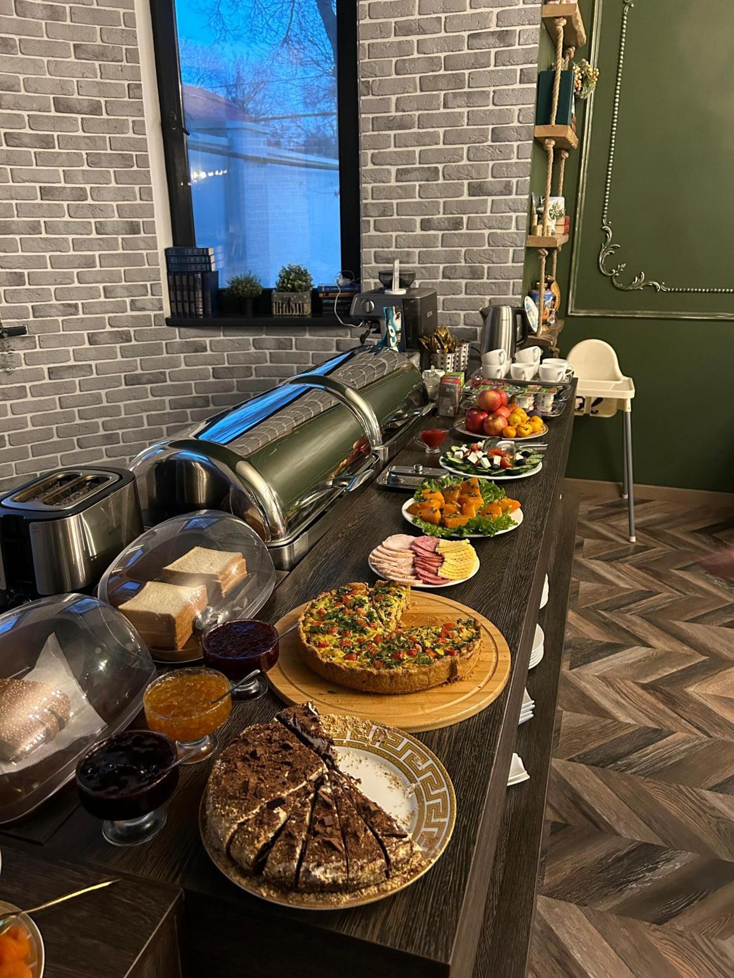 Sb River Hotels Atyraū Екстериор снимка